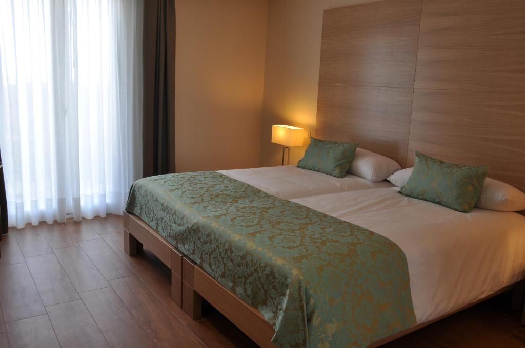 Hotel Medinasalim Мединасели Номер фото